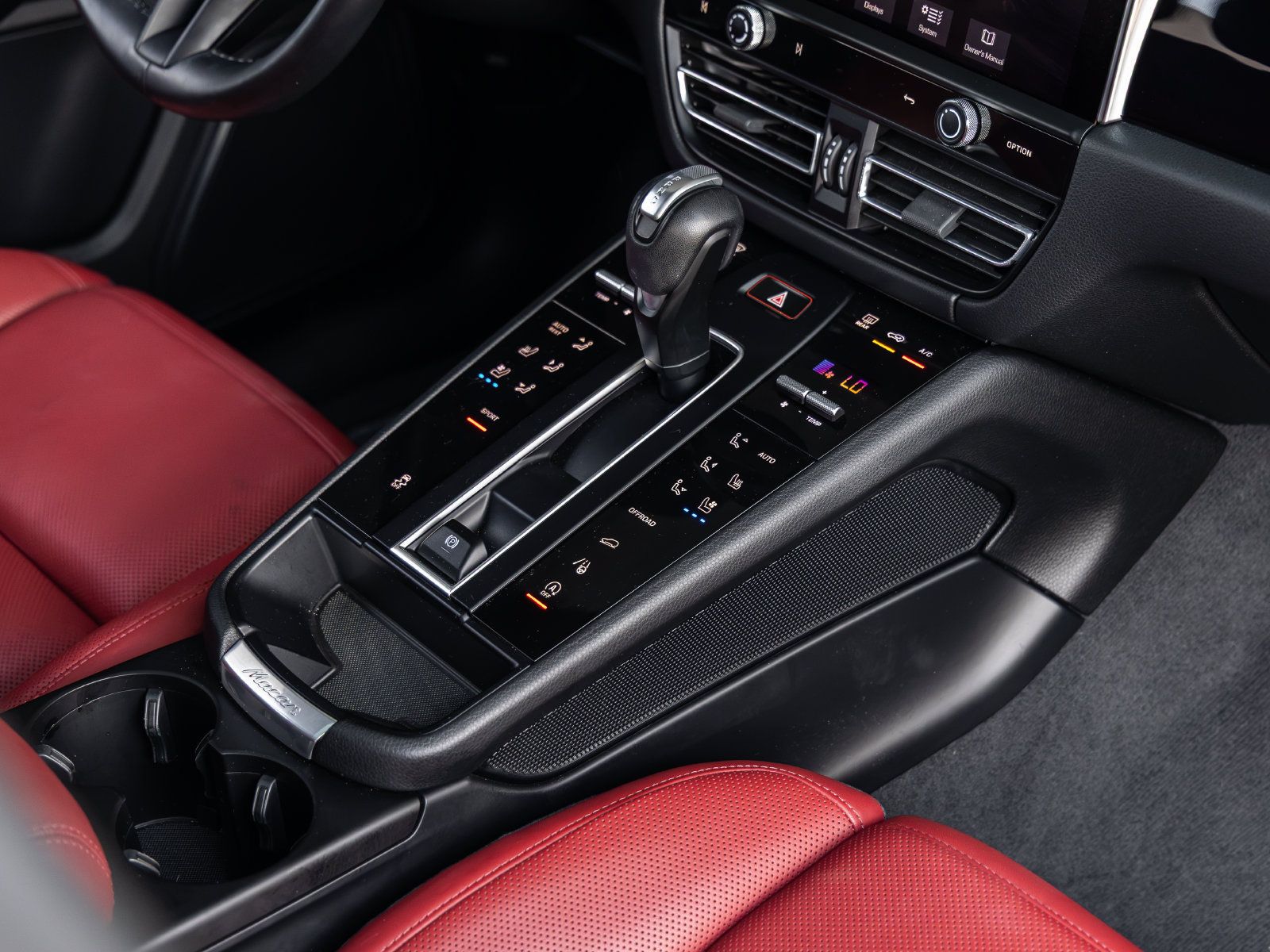 Certified 2023 Porsche Macan AWD/4WD image 34