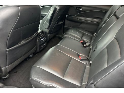 Used 2019 Honda Pilot Touring image 14