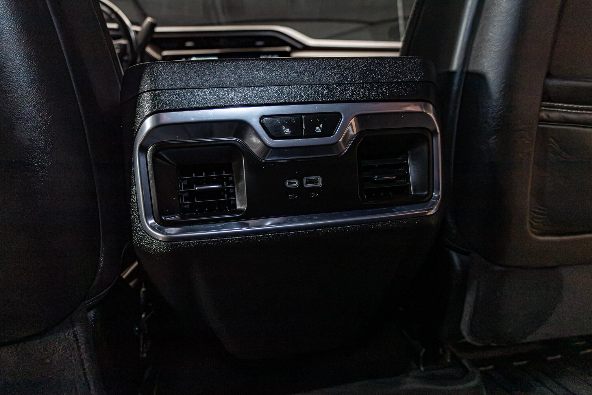 Used 2024 GMC Sierra 3500 Denali Ultimate AWD/4WD image 23