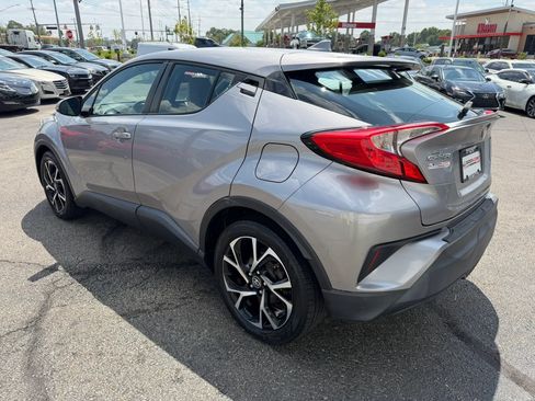 Used 2018 Toyota C-HR XLE FWD image 3
