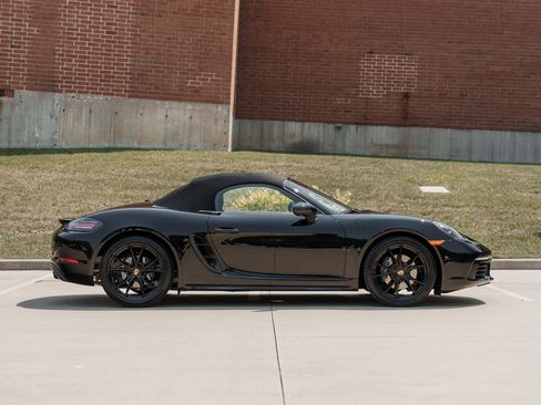 Used 2024 Porsche 718 Boxster w/ Premium Package image 4