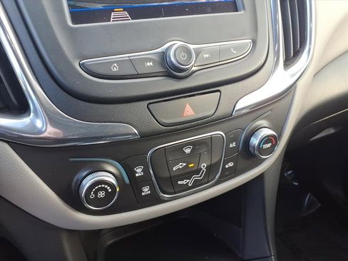 Used 2020 Chevrolet Equinox LT image 11