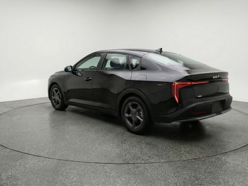 Used 2025 Kia K4 LXS image 6