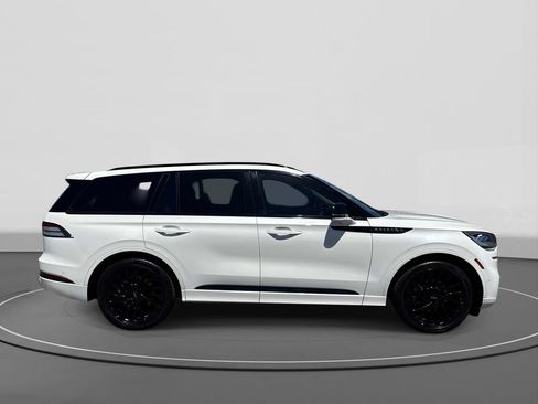 Used 2023 Lincoln Aviator Reserve w/ Equipment Group 201A RWD image 3