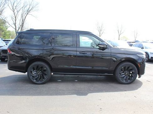 New 2026 Lincoln Navigator Reserve AWD/4WD image 2