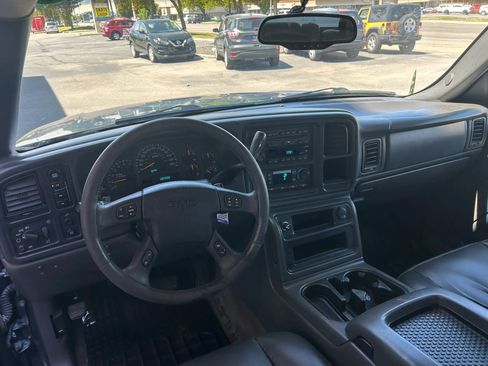 Used 2003 GMC Sierra 1500 SLT w/ SLT Preferred Equipment Group AWD/4WD image 4