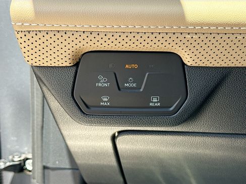 Used 2024 Volkswagen Atlas Cross Sport SE FWD image 34