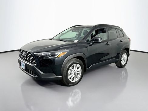 Certified 2023 Toyota Corolla Cross LE w/ Moonroof Package AWD/4WD image 3