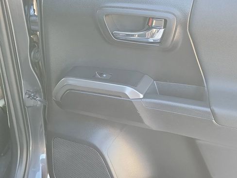 Used 2019 Toyota Tacoma TRD Off-Road image 47