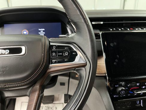 Used 2022 Jeep Grand Cherokee Summit w/ Luxury Tech Group V AWD/4WD image 31