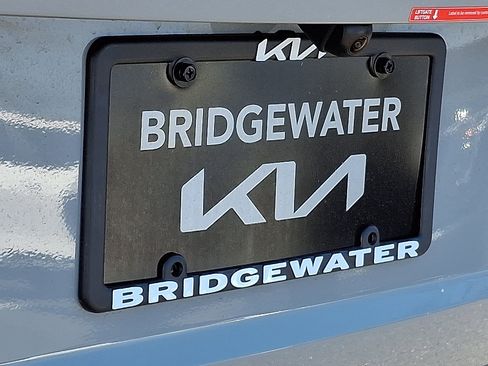 New 2026 Kia Carnival EX FWD image 6