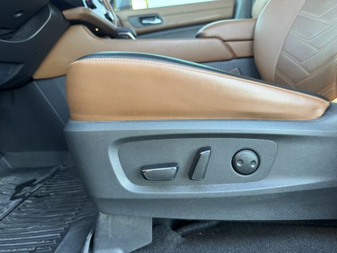 Used 2022 Nissan Pathfinder Platinum w/ Cargo Package image 12