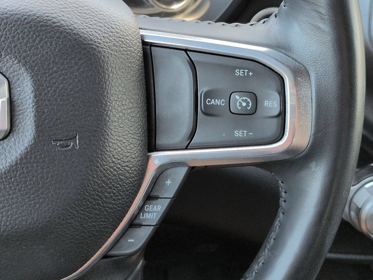 Used 2022 RAM 1500 Laramie w/ Sport Appearance Package AWD/4WD image 27