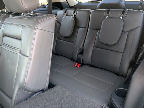 Used 2025 Ford Explorer Active w/ Active Comfort Package image 19