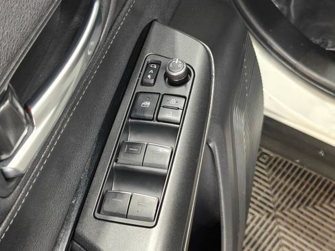 Used 2022 Toyota Venza LE image 45