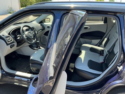 Used 2017 Jeep Compass Limited w/ Navigation Group AWD/4WD image 5