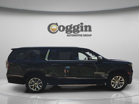 Used 2024 Chevrolet Suburban Premier AWD/4WD image 6