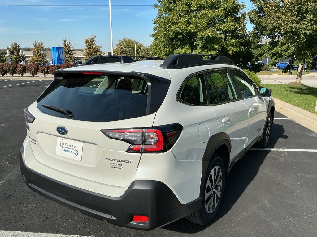 Used 2025 Subaru Outback AWD/4WD image 10