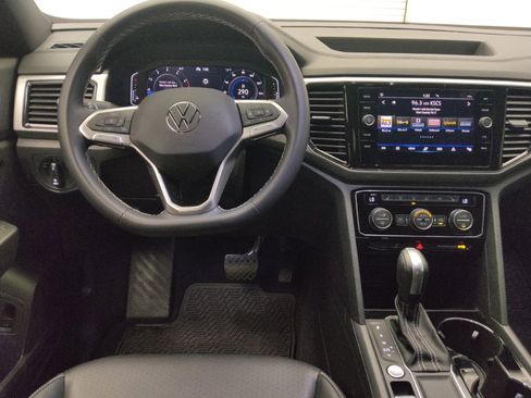 Used 2023 Volkswagen Atlas Cross Sport SE w/ Panoramic Sunroof Package FWD image 22