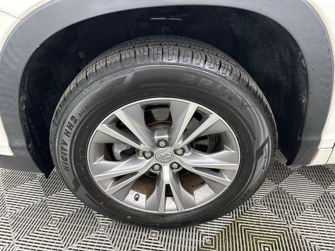 Used 2015 Toyota Highlander Plus FWD image 12