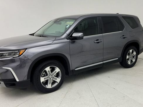 Used 2025 Honda Pilot EX-L image 4