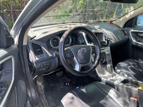 Used 2011 Volvo XC60 T6 image 2
