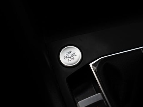 Used 2022 Volkswagen Taos SE w/ Panoramic Sunroof Package image 27