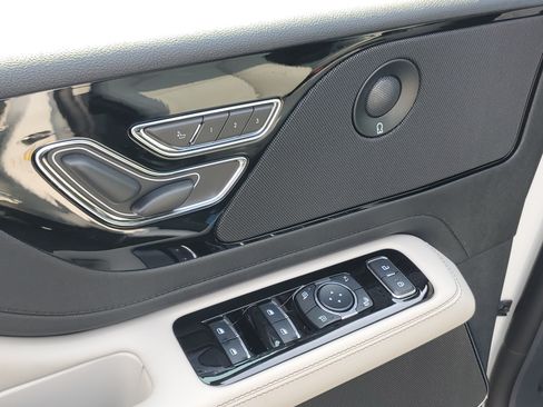 New 2026 Lincoln Aviator AWD image 9