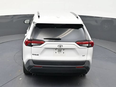 Used 2020 Toyota RAV4 LE FWD image 15