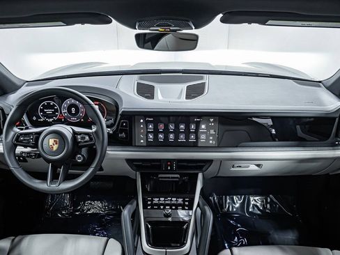 Certified 2025 Porsche Cayenne AWD/4WD image 13