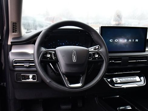 Used 2026 Lincoln Corsair Premiere image 12