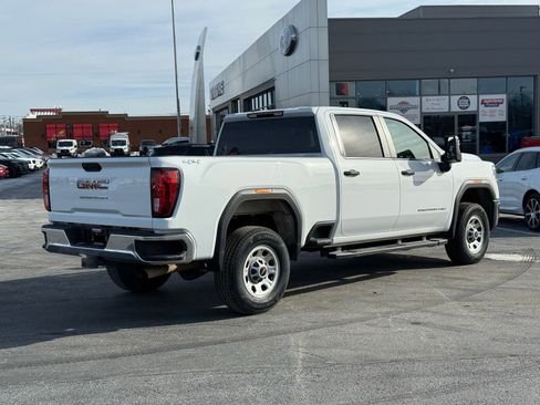 Used 2024 GMC Sierra 2500 Pro w/ Convenience Package image 3