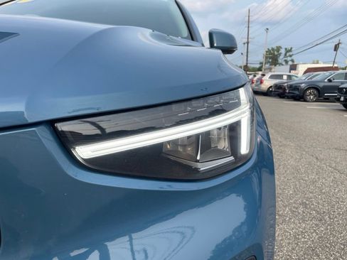 Used 2025 Volvo XC40 B5 Plus AWD/4WD image 9