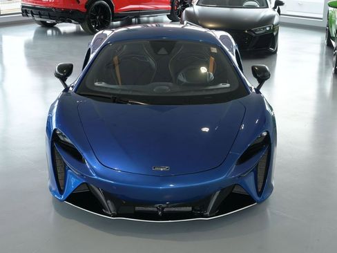 Used 2023 McLaren Artura RWD image 8