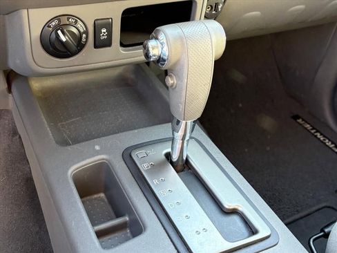 Used 2019 Nissan Frontier SV image 25