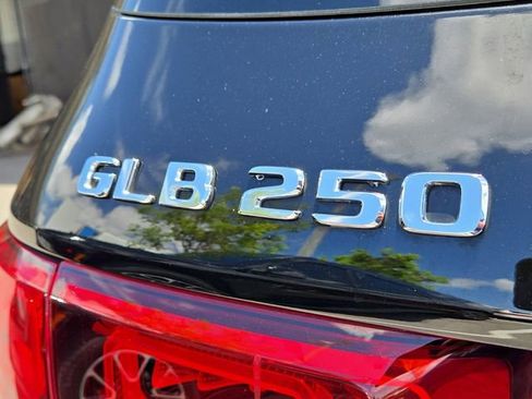 Used 2022 Mercedes-Benz GLB 250 image 16