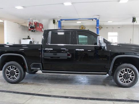 Used 2024 Chevrolet Silverado 2500 LTZ w/ LTZ Convenience Package AWD/4WD image 10