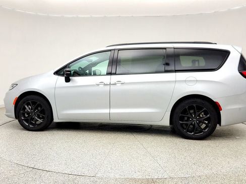 Used 2024 Chrysler Pacifica Touring-L w/ S Appearance Package AWD/4WD image 8