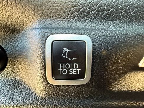 Used 2024 Jeep Grand Cherokee L Laredo w/ Luxury Tech Group I image 18