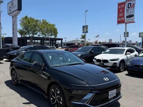 Used 2025 Hyundai Sonata SEL FWD image 2