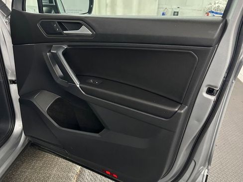 Used 2020 Volkswagen Tiguan SE w/ 3rd Row Seat Package AWD/4WD image 34