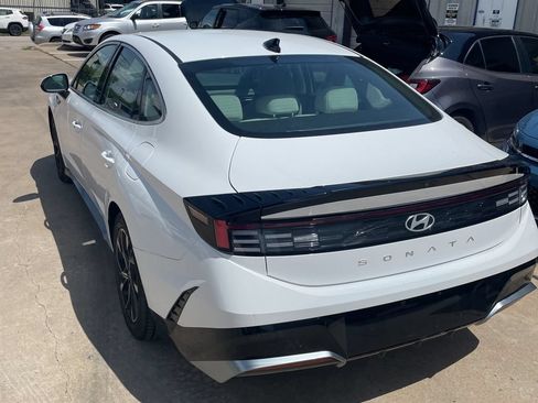 Used 2025 Hyundai Sonata SEL FWD image 2