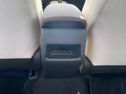 Used 2022 Toyota Corolla LE FWD image 35