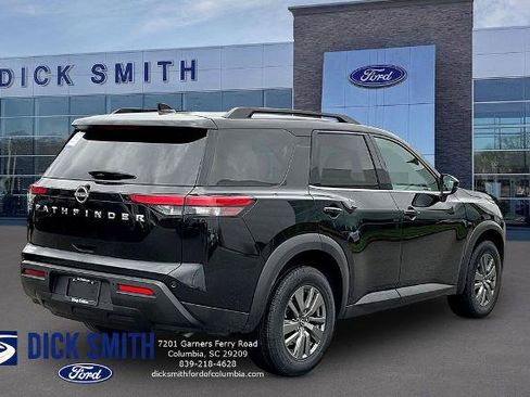 Used 2025 Nissan Pathfinder SV FWD image 6