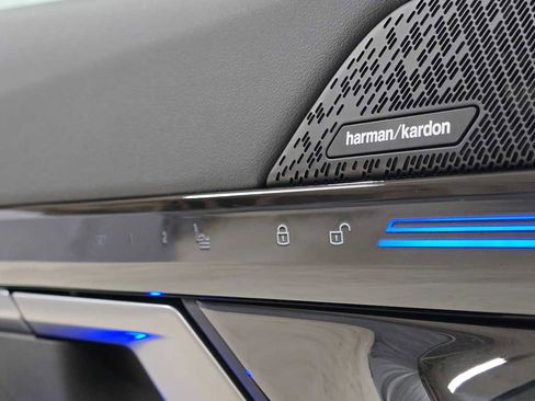 Used 2025 BMW 530i xDrive image 23