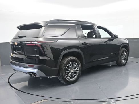 Used 2025 Chevrolet Traverse LT FWD image 6