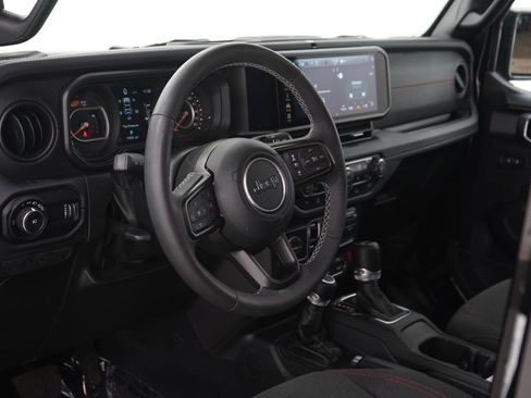 Used 2025 Jeep Wrangler Unlimited Rubicon w/ Convenience Group AWD/4WD image 23