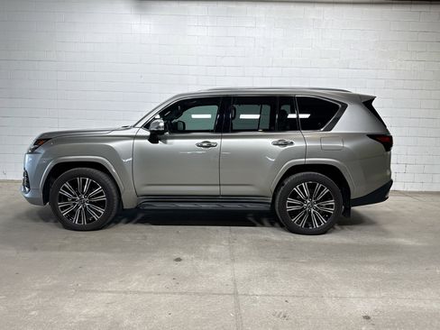Used 2024 Lexus LX 600 4WD w/ Luxury Package image 2