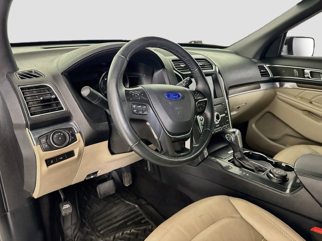 Used 2019 Ford Explorer Limited w/ Class III Trailer Tow Package AWD/4WD image 10