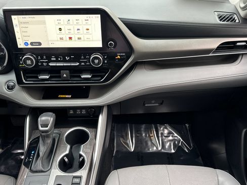 Used 2023 Toyota Highlander Limited image 28